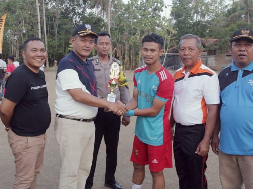 Fauzi Tutup Open Tournament Futsal Karang Taruna Tunas Muda Club I